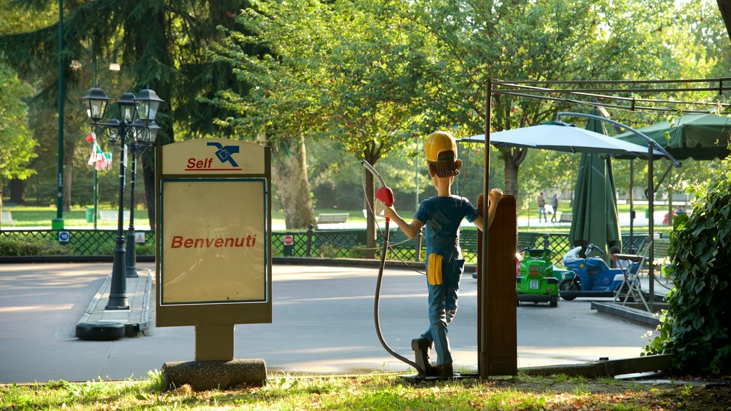 Sempione Park showing a park and signage