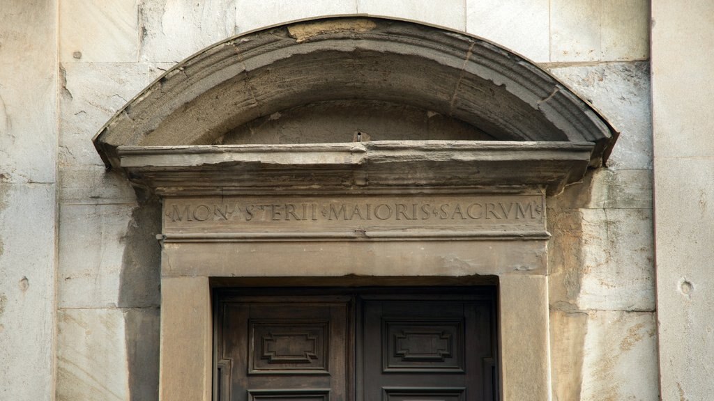 Milán ofreciendo una iglesia o catedral, señalización y patrimonio de arquitectura