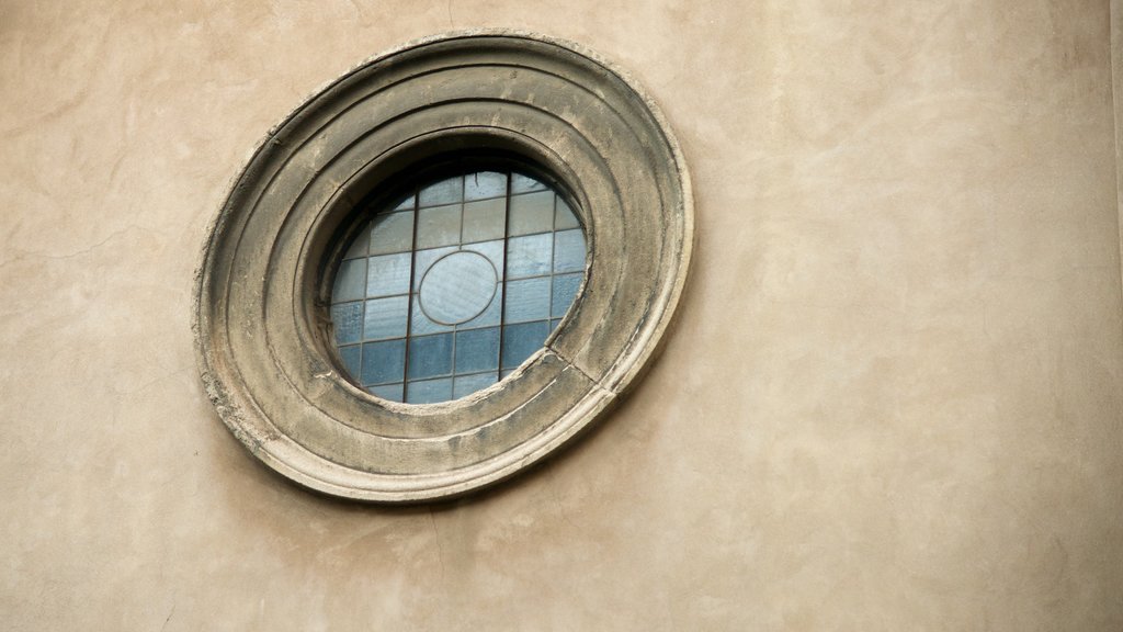 Milán ofreciendo patrimonio de arquitectura y una iglesia o catedral