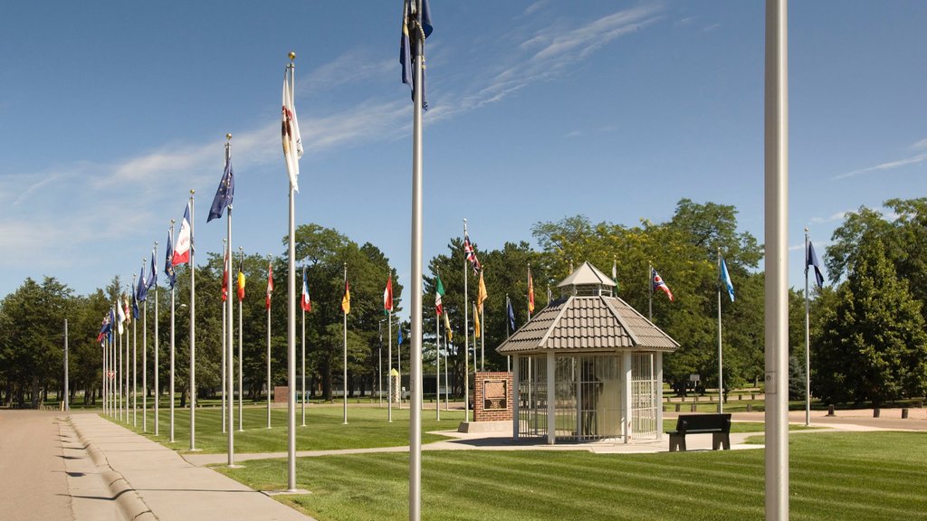 North Platte featuring a monument, a statue or sculpture and a park