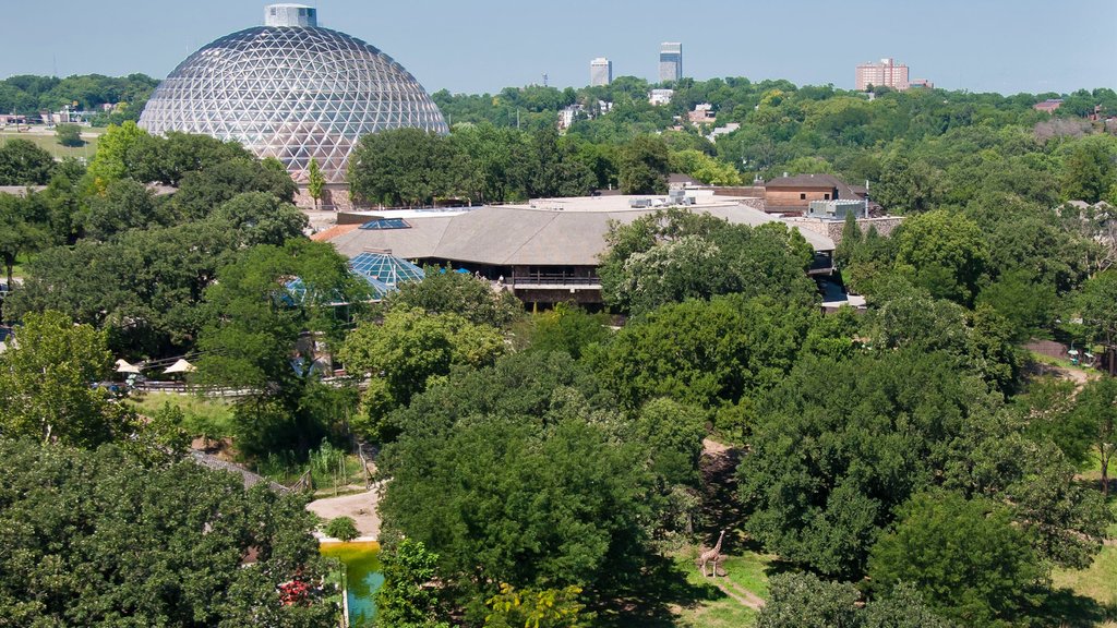 Henry Doorly Zoo showing zoo animals