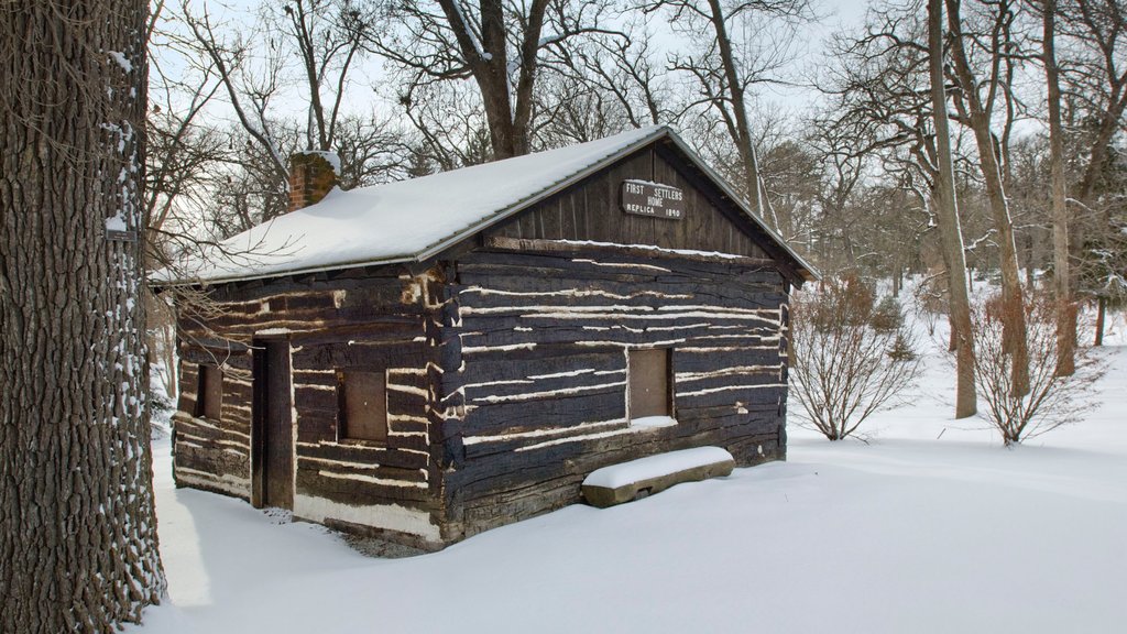 Arbor Lodge State Historical Park showing snow and heritage architecture