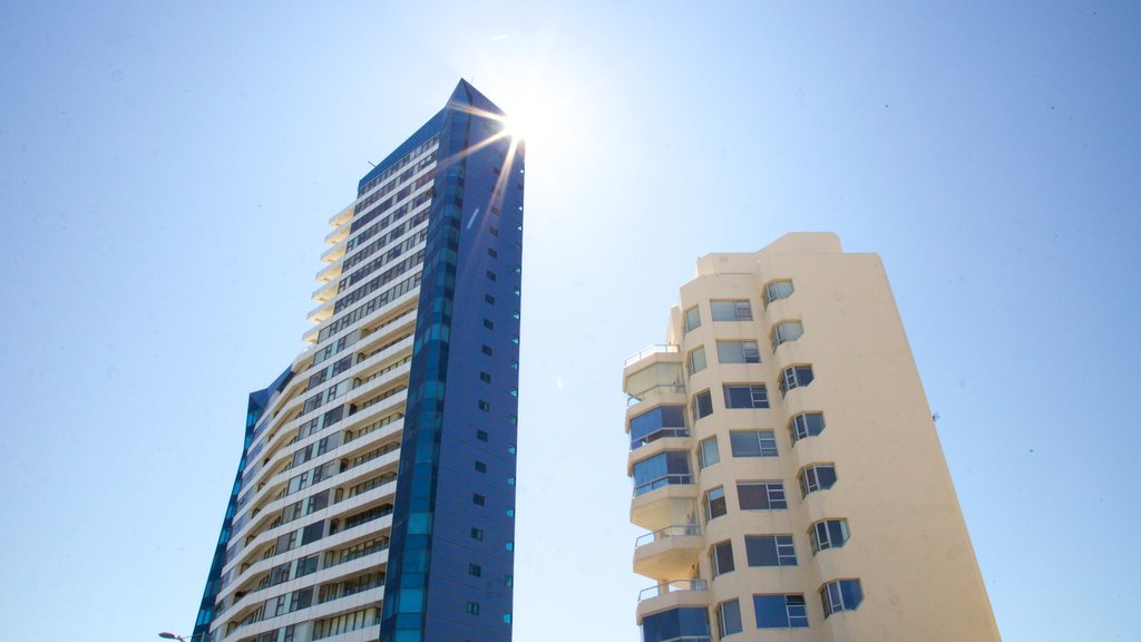 Strand which includes a skyscraper