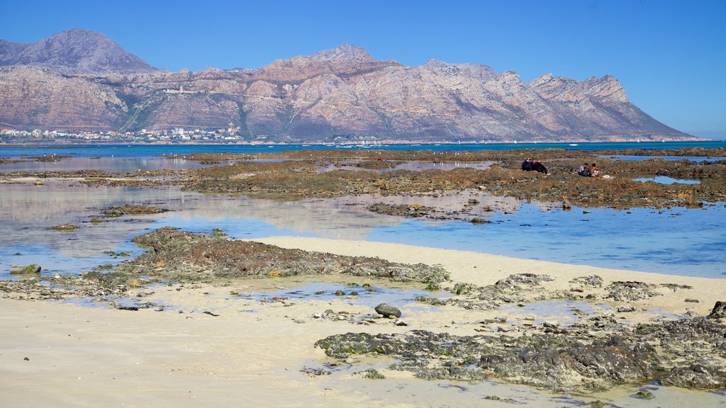 Strand mostrando montañas, vista panorámica y vista general a la costa