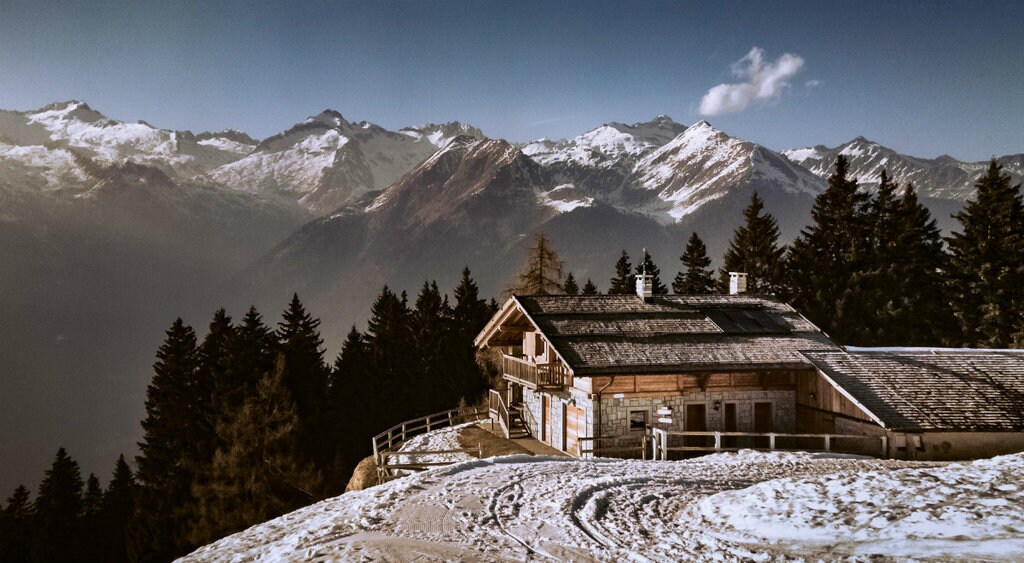chalet-1024x563.jpg