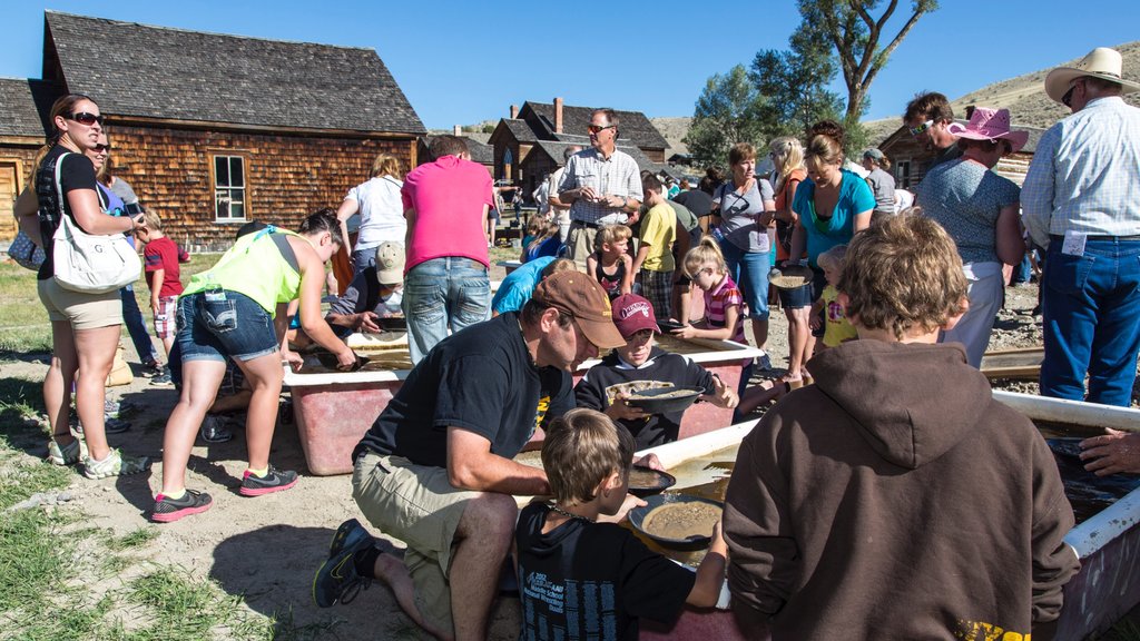 Dillon en ook een grote groep mensen