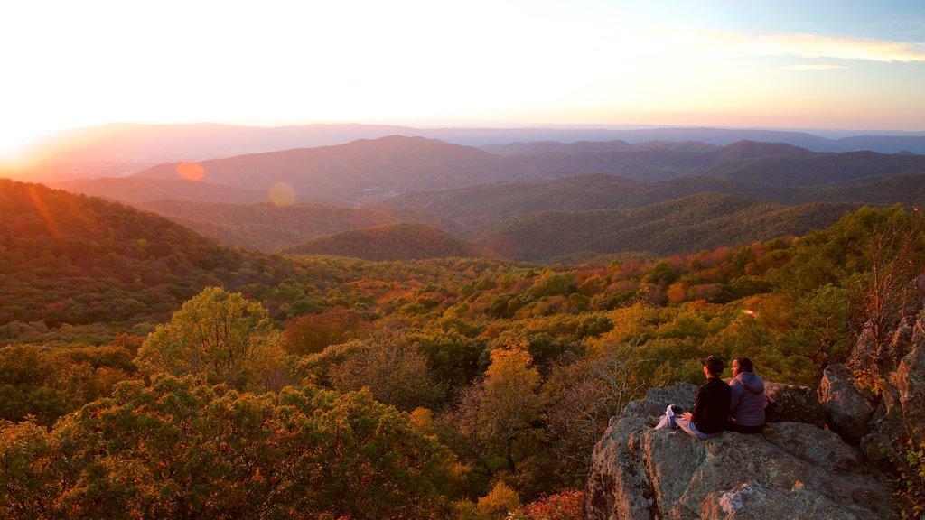 Shenandoah National Park showing forest scenes, mountains and a sunset