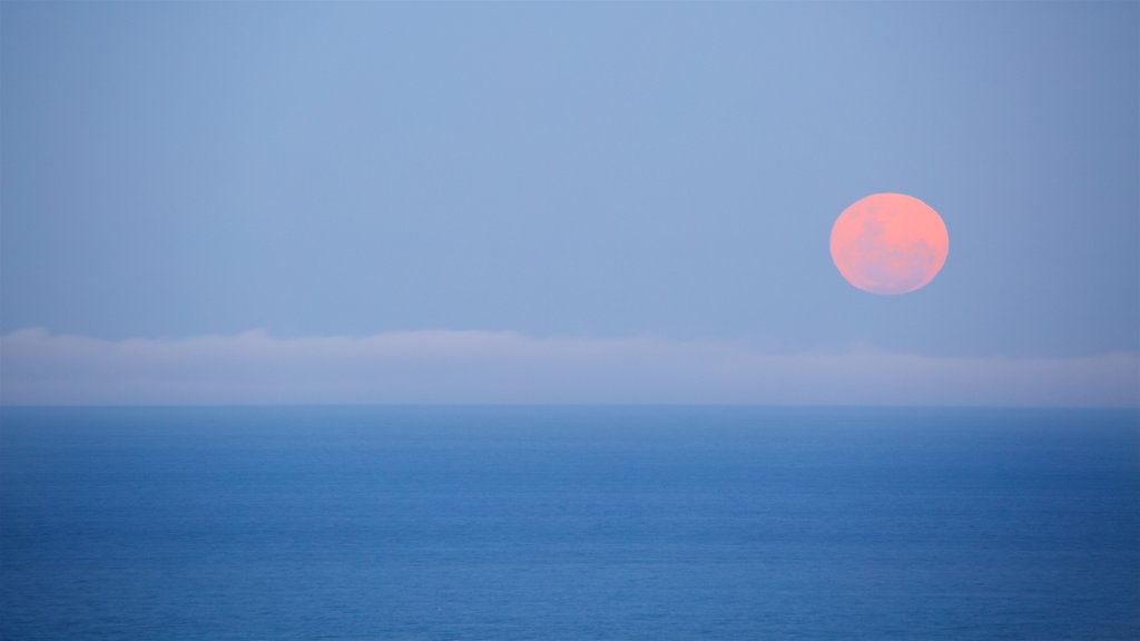 Shakespeare Lookout montrant scènes de soirée et une baie ou un port