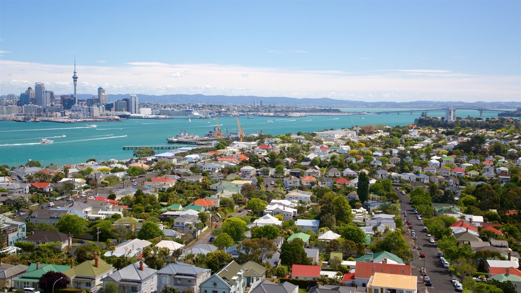 Devonport caracterizando um rio ou córrego, uma marina e linha do horizonte