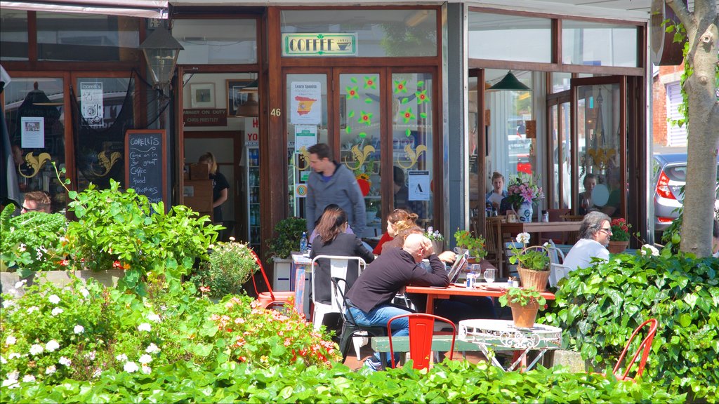 Devonport mostrando flores, cenas de cafeteria e jantar ao ar livre