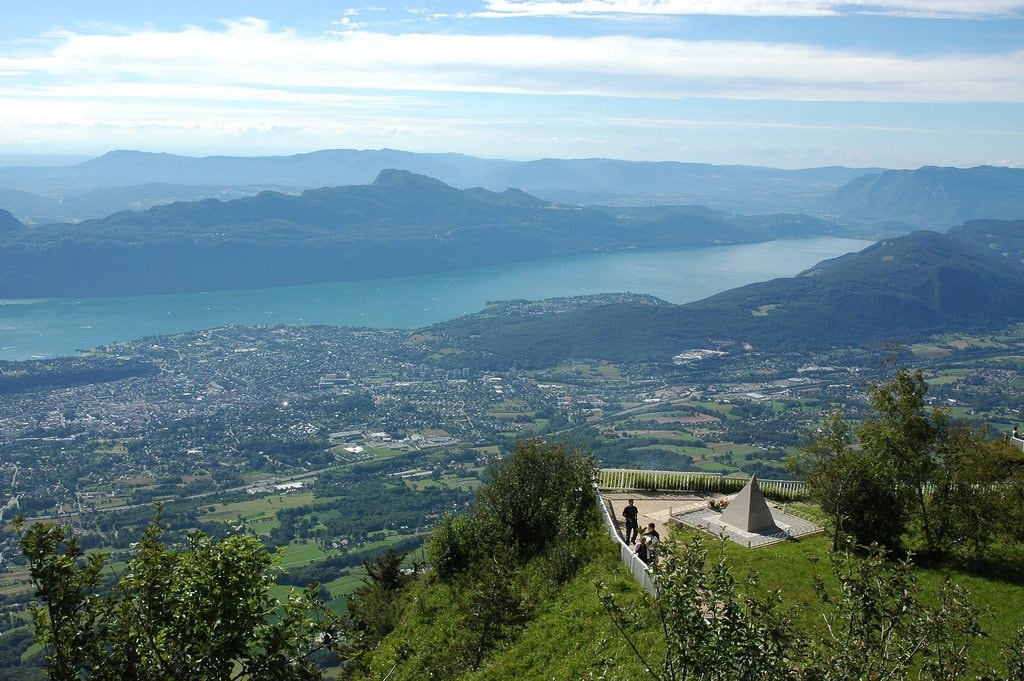 Aix-les-bains_lac_du_Bourget_CC0.jpg?1545557710