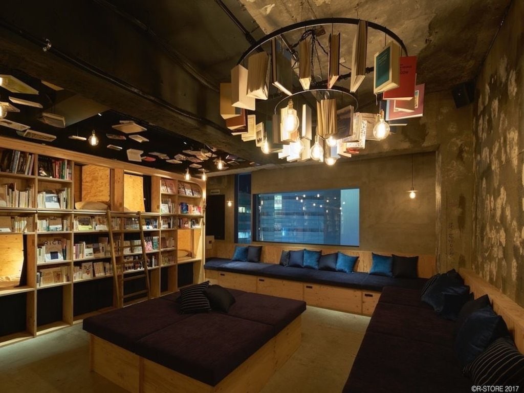 books and bed tokyo