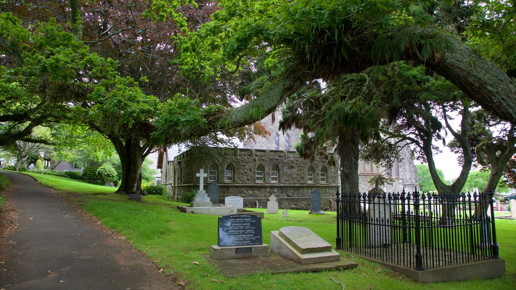 Saint Mary\'s Church que incluye una iglesia o catedral, arquitectura patrimonial y un cementerio