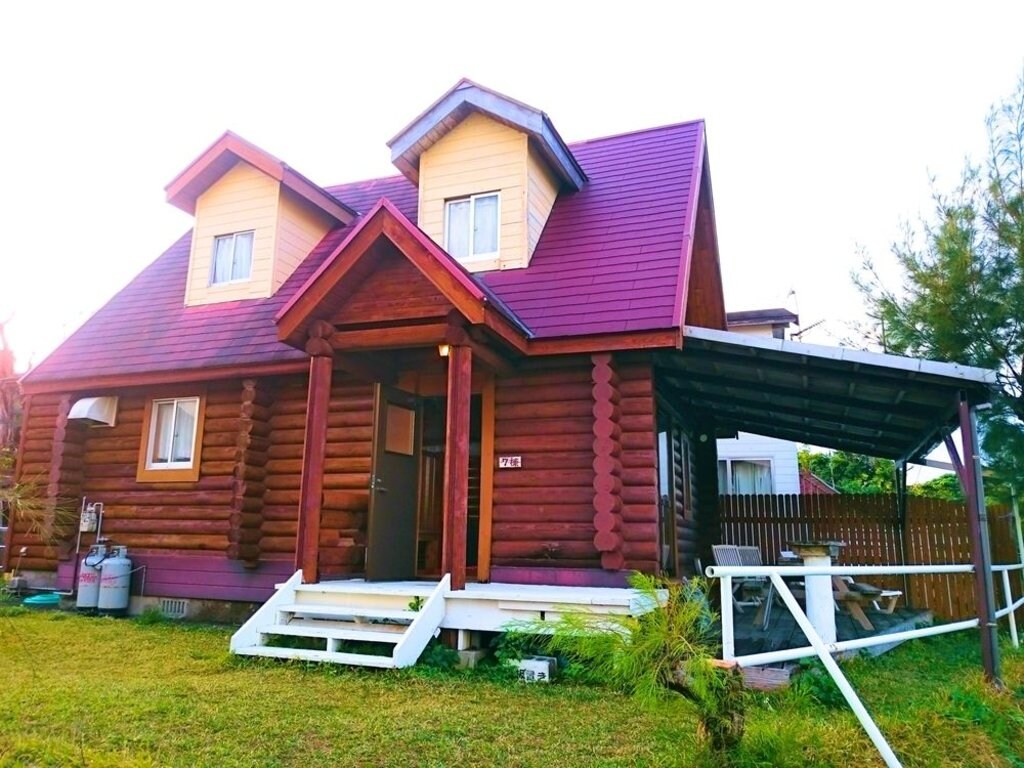 purple building at paparagi oukoku hotel