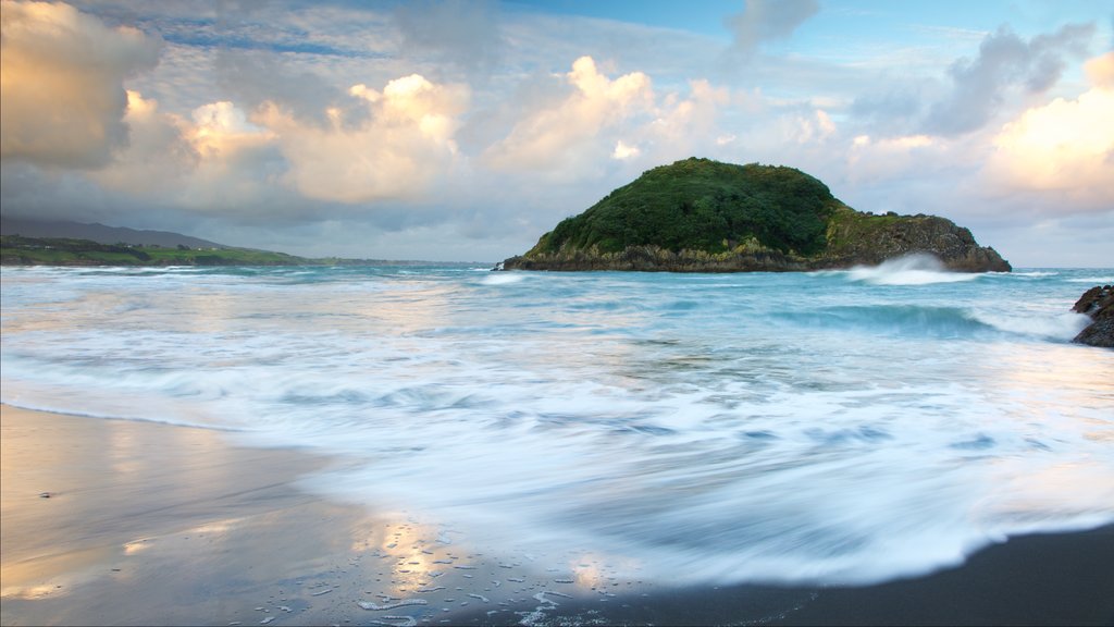 Sugar Loaf Marine Reserve showing a sunset, a bay or harbour and island views