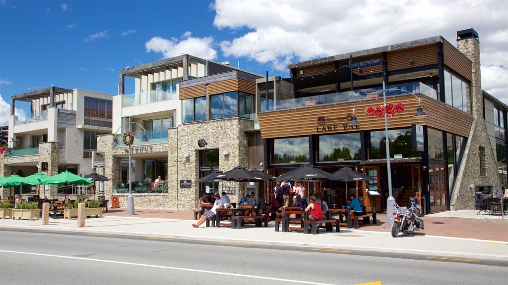 Wanaka featuring modern architecture, street scenes and café scenes