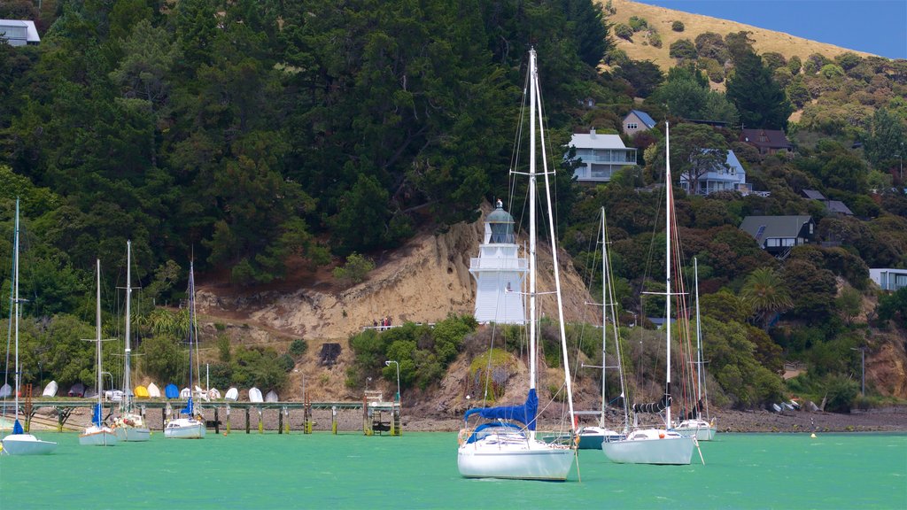 Canterbury mettant en vedette phare, ville côtière et vues littorales