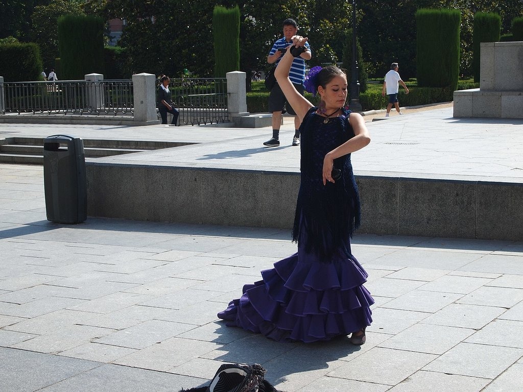 1440px-Flamenco_dance_in_street_of_Madrid__Spain.jpg?1568190023