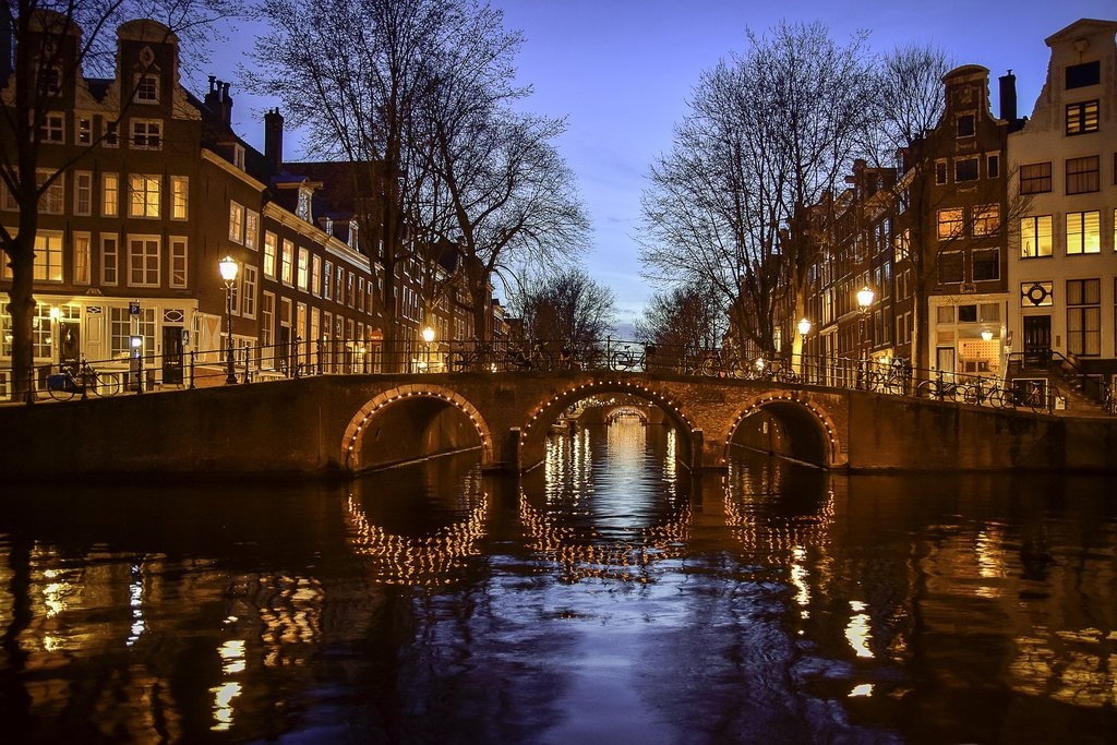 Amsterdam_Canal.jpg?1568303203