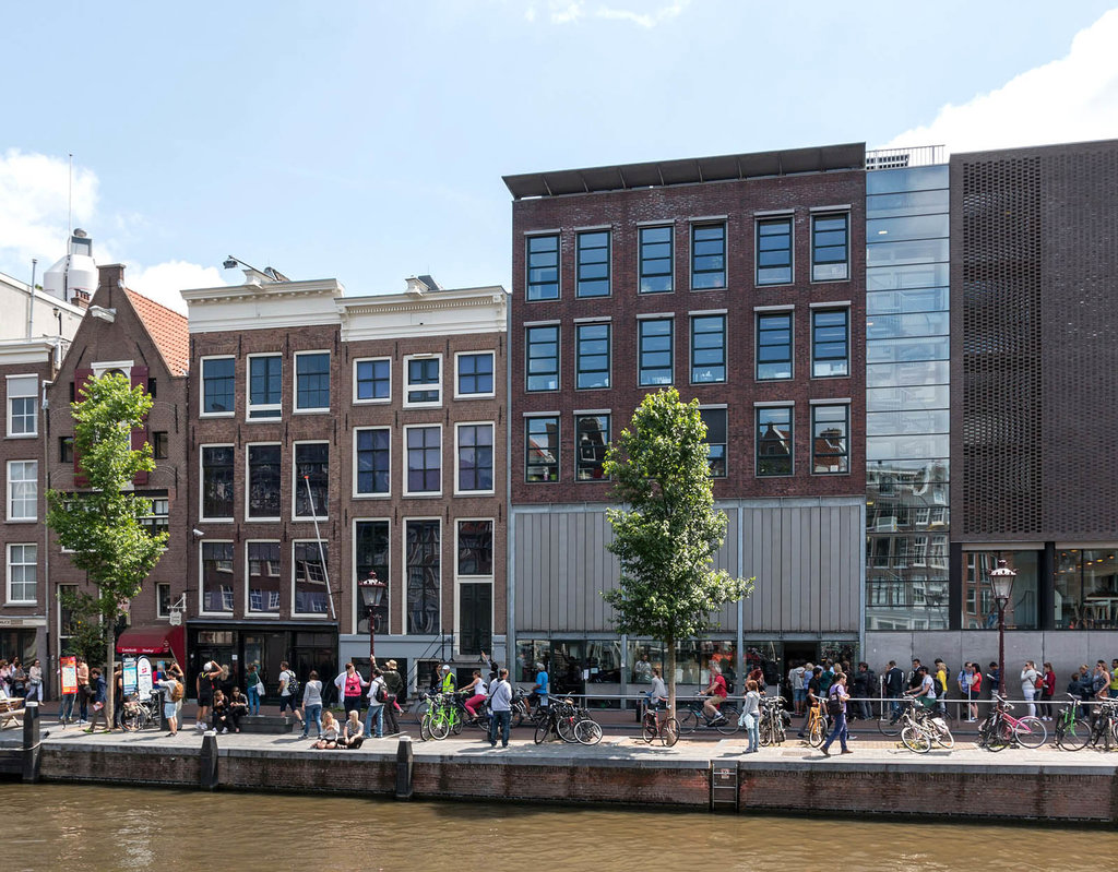 2048px-Amsterdam_%28NL%29__Anne-Frank-Huis_--_2015_--_7185.jpg?1537459809