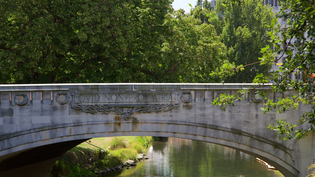 Bridge of Remembrance showing heritage architecture, a bridge and a garden