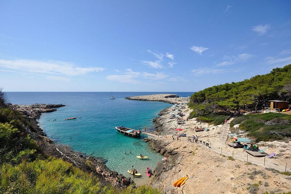 Cala_Degli_Inglesi_%28English_Cove%29_-_San_Domino_Island_-_Tremiti__Foggia__Italy_-_August_23__2013_02.jpg?1557267510