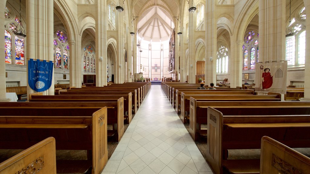 Catedral de San Pablo que incluye vista interna, elementos religiosos y una iglesia o catedral