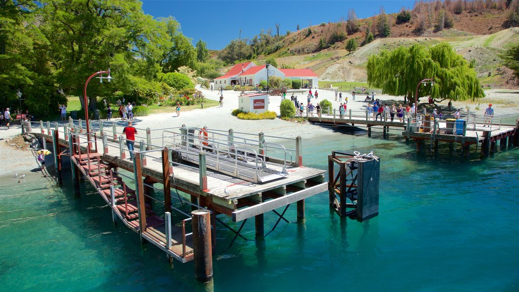 Walter Peak High Country Farm yang mencakup danau, marina dan suasana damai