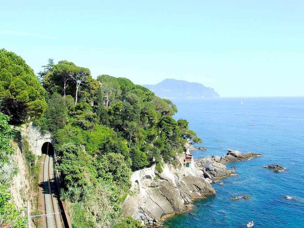 Mare, sole e abbronzatura integrale sulle spiagge nudiste della Liguria|  Explore by Expedia