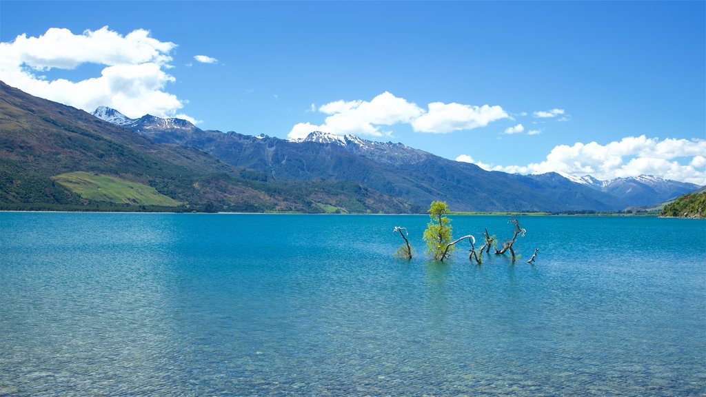 Wanaka showing a lake or waterhole and mountains