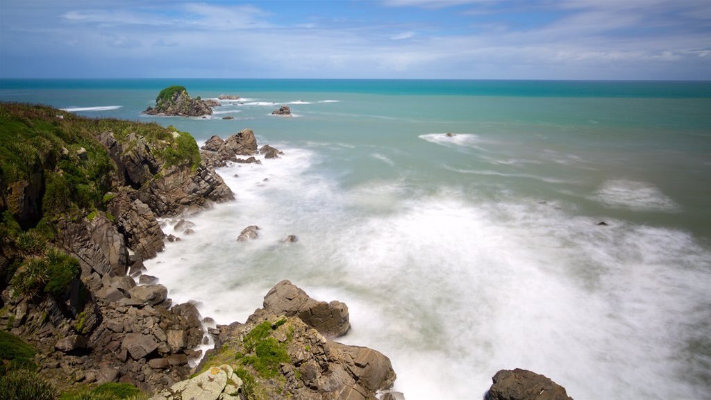 Tauranga Bay Seal Colony ofreciendo costa escarpada