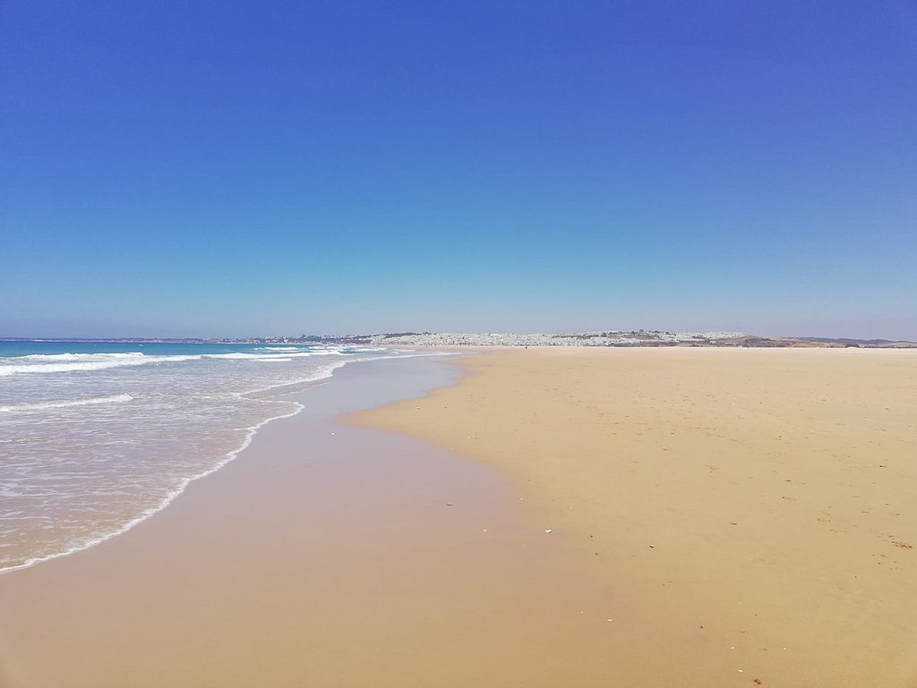 1280px-Los_Bateles_Beach_in_Conil_de_la_Frontera_Spain.jpg?1562053946