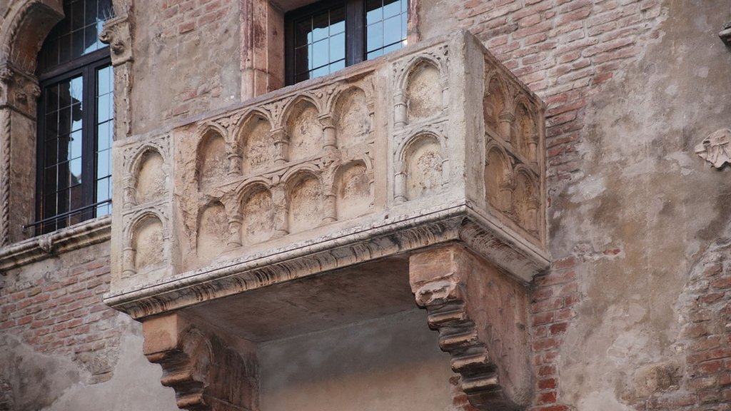 Casa di Guilietta bevat historische architectuur