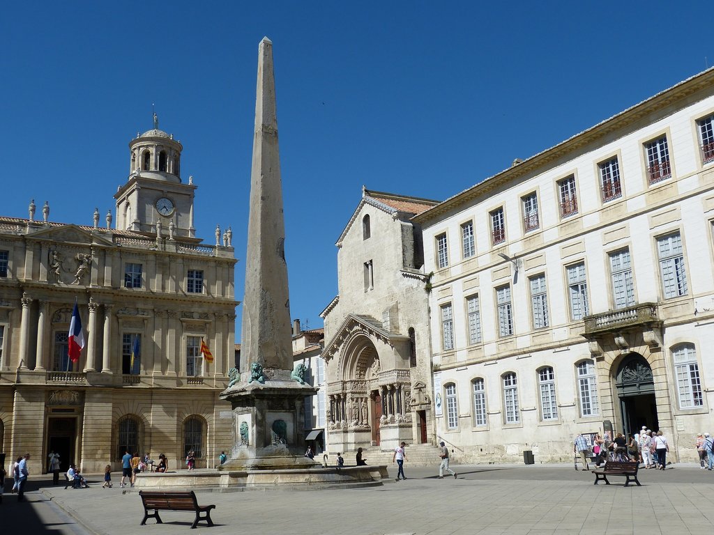 Place_de_la_R%C3%A9publique_Arles.jpg?1542115315