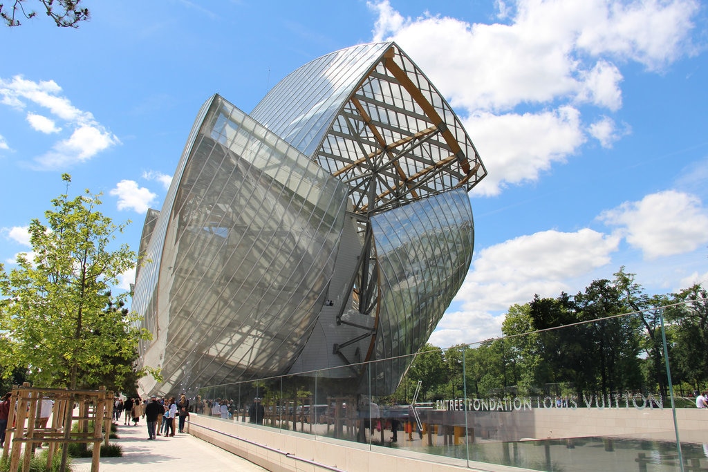 Fondation_Louis_Vuitton_Fred_Romero_CC_BY_2.0.jpg?1542874583