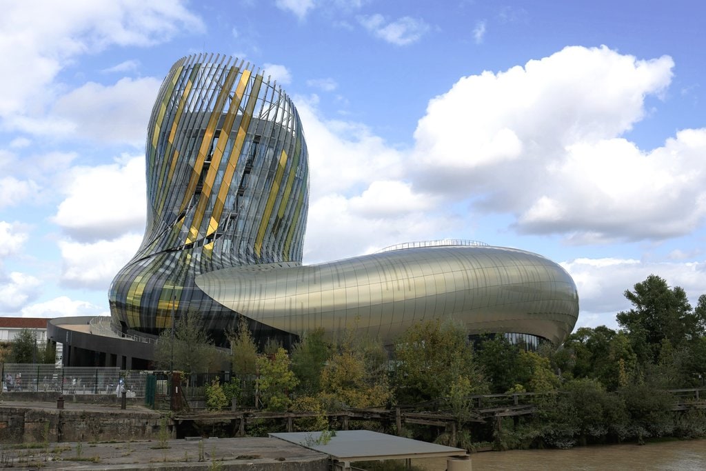 Bordeaux_cit%C3%A9_du_vin_Godenehler_CC_BY_SA_4.0.jpg?1542874702