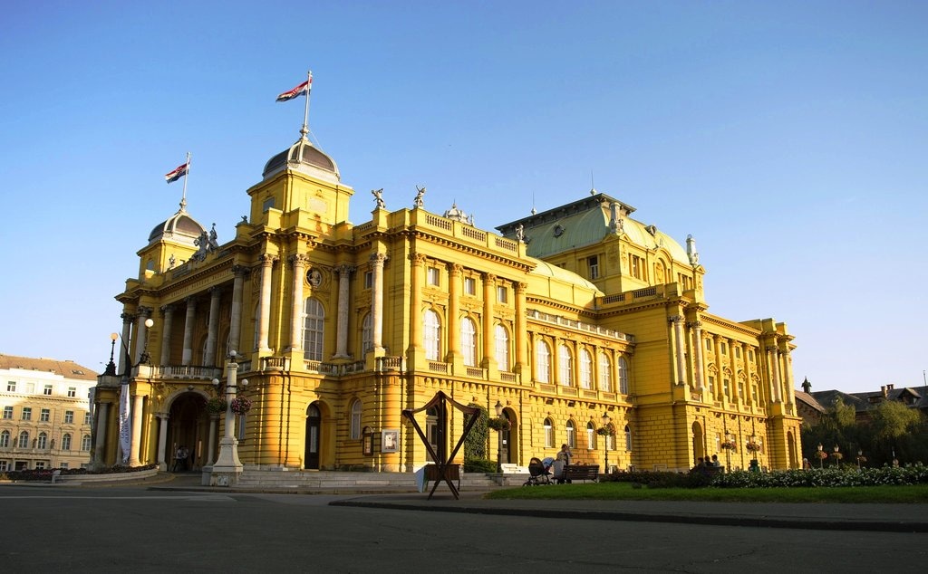 national-theater-529809_1920-1.jpg?1543411485