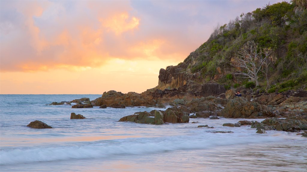 Agnes Water Beach showing a sunset and rocky coastline