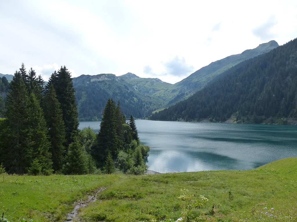 Lac_de_St_Gu%C3%A9rin_Cisloup_Cc_BY_3.0.jpg?1545480225