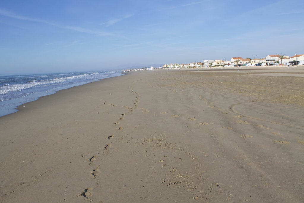 Narbonne-plage_Patrick_Nouhailler_CC_BY_SA_2.0.jpg?1545560859