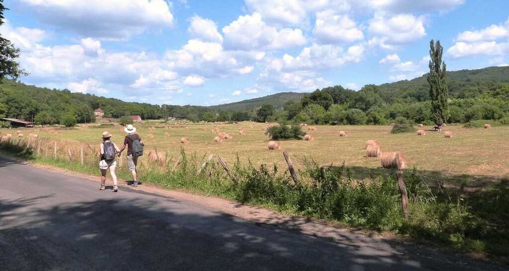Randonn%C3%A9e_V%C3%A9z%C3%A8re_cr%C3%A9dit_lascaux-dordogne_CC_BY_SA_2.0.jpg?1545737782