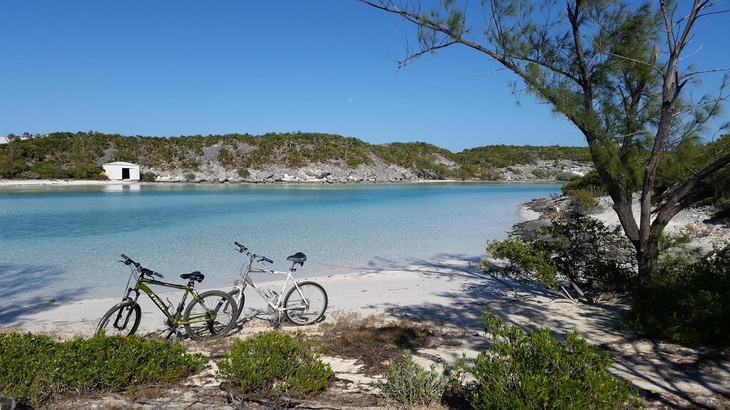Bahamas_v%C3%A9lo_plage_sport_CC0.jpg?1545992794