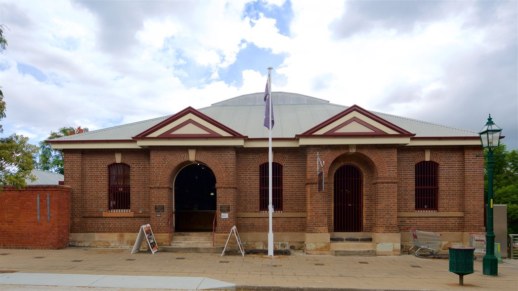 Maryborough Customs House Museum featuring heritage elements