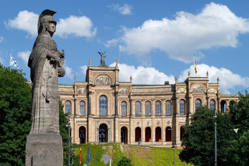 Munich_maximilianeum-2472685_1920.jpg?1550303691