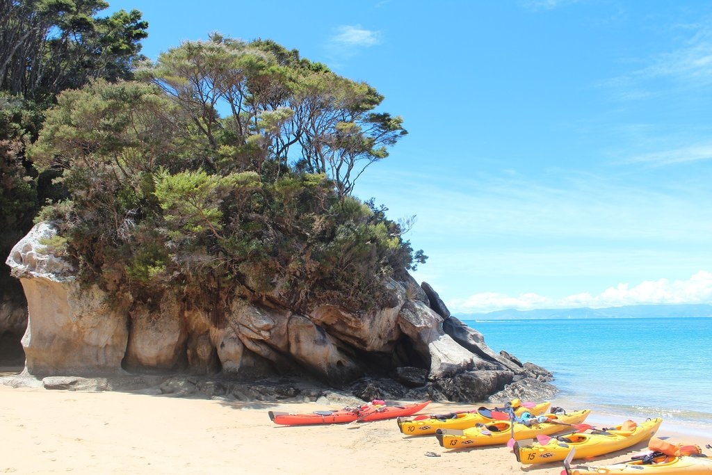 Nouvelle-Cal%C3%A9donie_kayak_CC0.jpg?1550307555