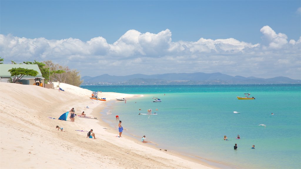 Great Keppel Island mit einem Schwimmen, allgemeine Küstenansicht und Strand