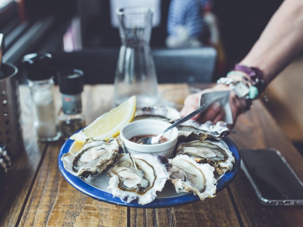 table-restaurant-meal-food-oyster-plate-52124-pxhere.com.jpg?1557826246