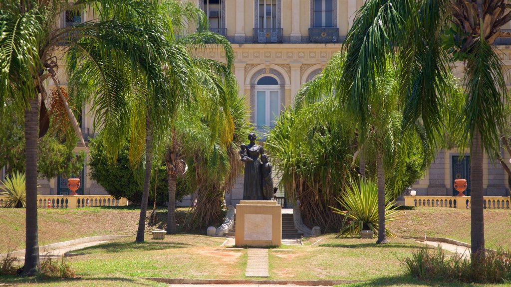 Parc de Boa Vista qui includes patrimoine historique, parc et statue ou sculpture