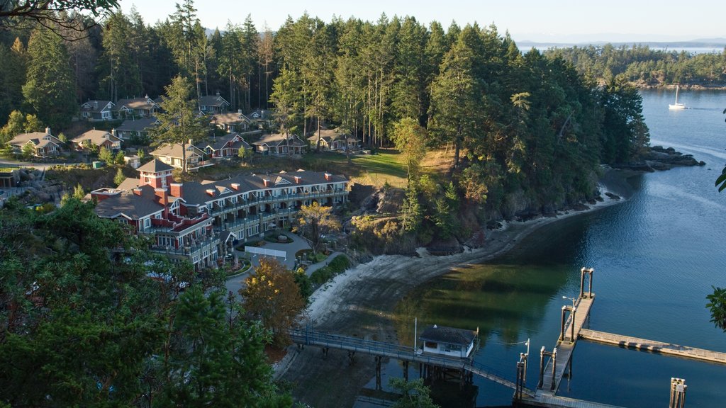 Pender Island showing a coastal town, forests and rocky coastline