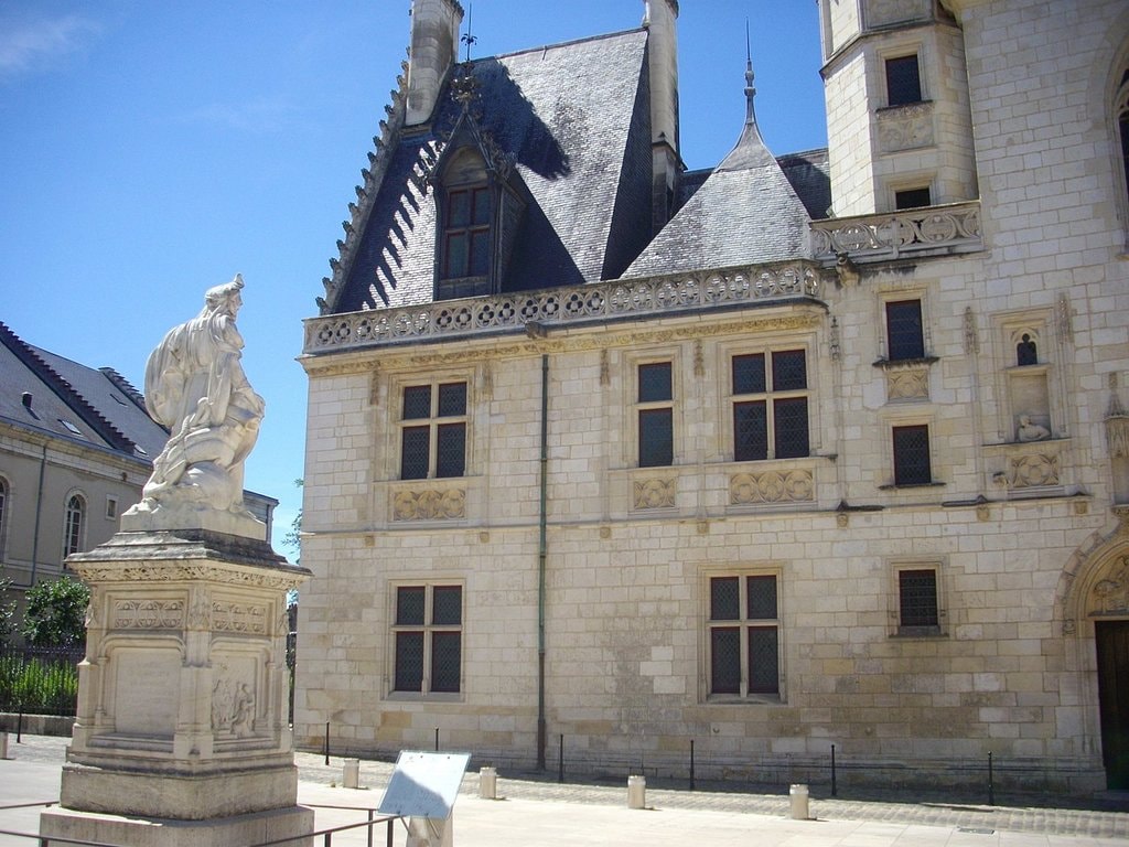 Bourges_Palais_Jacques_Coeur_CC.jpg?1567763031